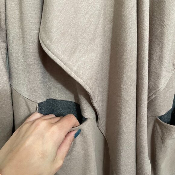 LOGO by Lori Goldstein Women's Beige Waterfall Button Pockets Cardigan Medium - Picture 3 of 7